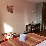 Hotel De Gaujac 3*