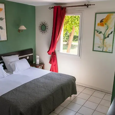 Hotel De Gaujac 3*