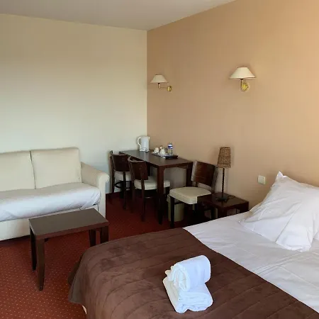 Hotel De Gaujac 3*