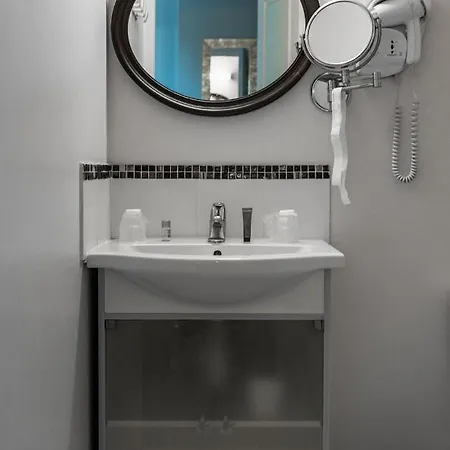 Hotel De Gaujac 3*