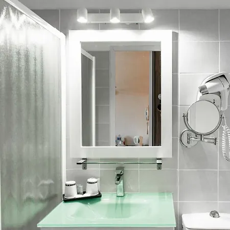 Hotel De Gaujac 3*
