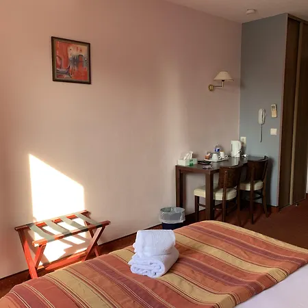 Hotell De Gaujac 3*